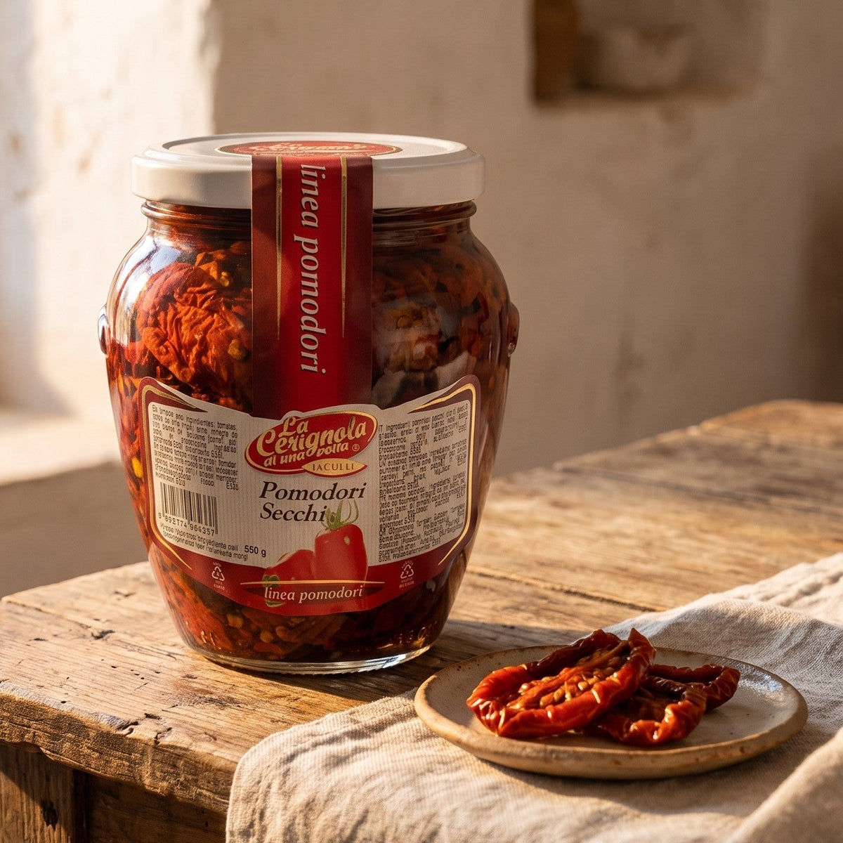 bottega imperiale Pomodori secchi sott'olio con aglio, prezzemolo e peperoncino. Vaso da 550 grammi