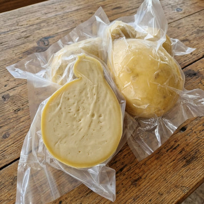 provolone 1 kg pugliese del Gargano stagionato 12 mesi in grotta naturale